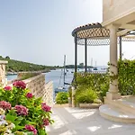 Villa Divari Mirista