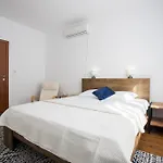 Apartmani Mira