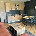 Family Apartman Greywood House