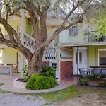 Apartments Oliva