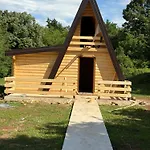 Wooden House Sapat Sela