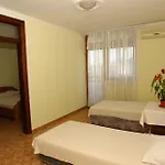 Rooms & Apartments Anka