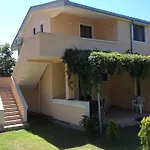 Niki Apartments