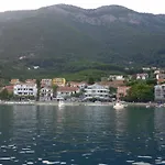Lav Apartments