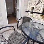 Vila Kula 1830 Apartments