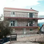 Village Holiday Apartments Kralj