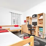 Apartment Goran