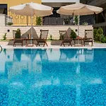 Sealine Apartments A1