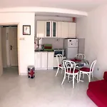 One Bedroom Apartment 500M From The Beach
