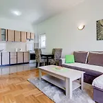 Nikola Pleasure Apartments