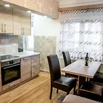 Vujisic Apartment In The City Center