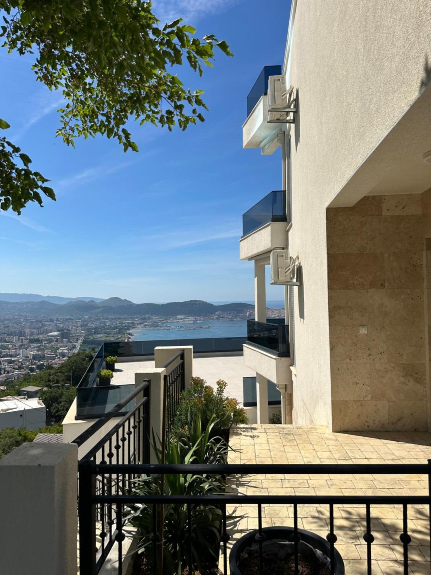 The View - Sabrina Premium Vila