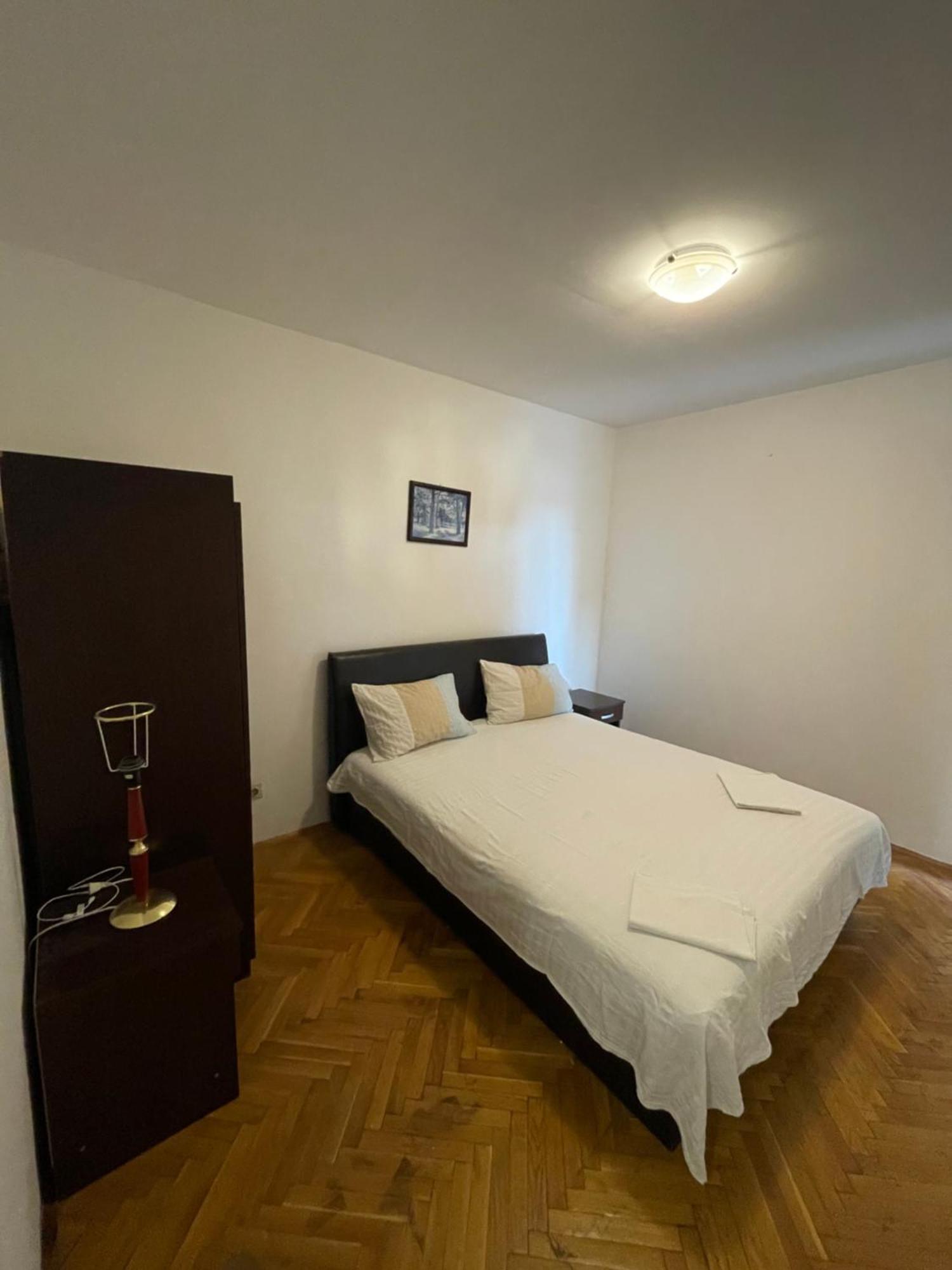 Soba Sa Zajednickim Kupatilom Becici (Budva)