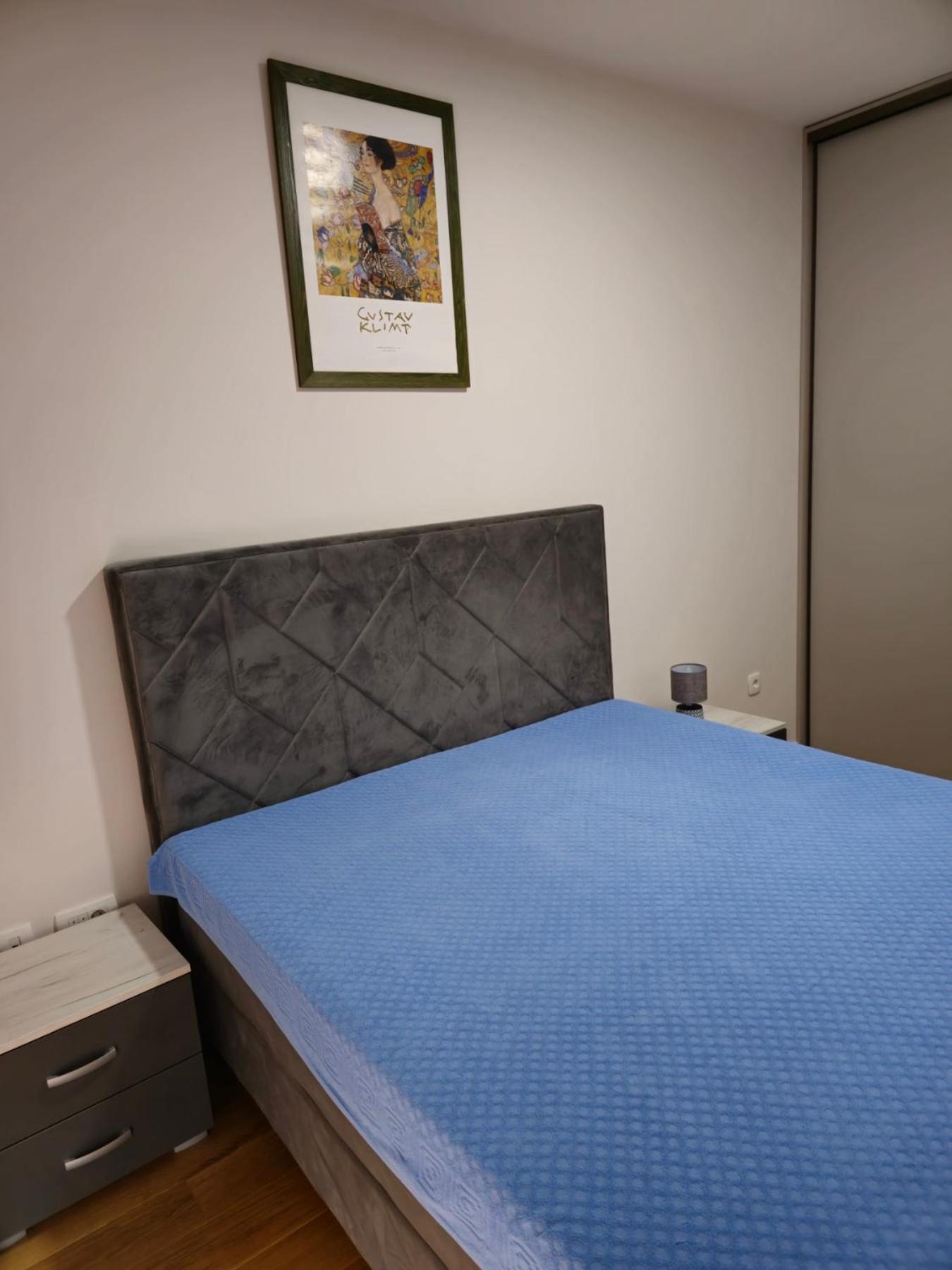 Point Apartment