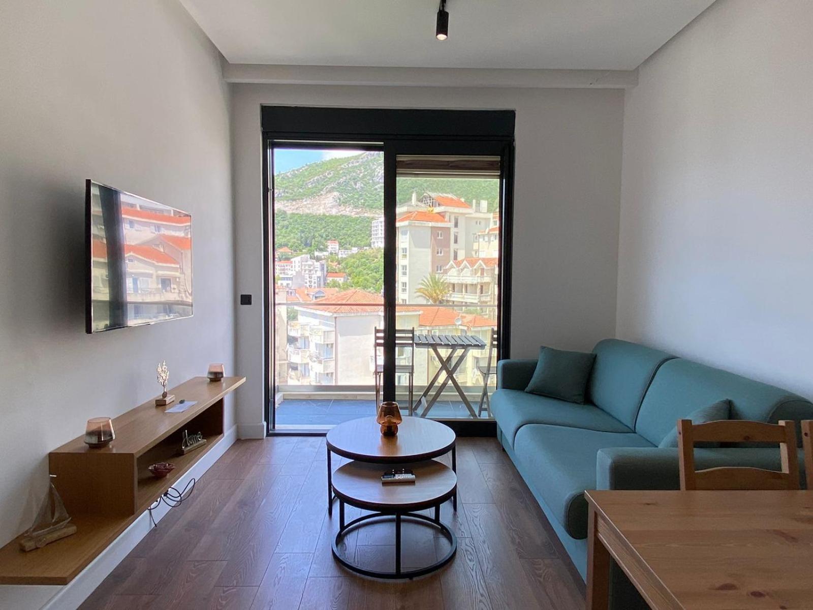 Elephant In Elia Apartment