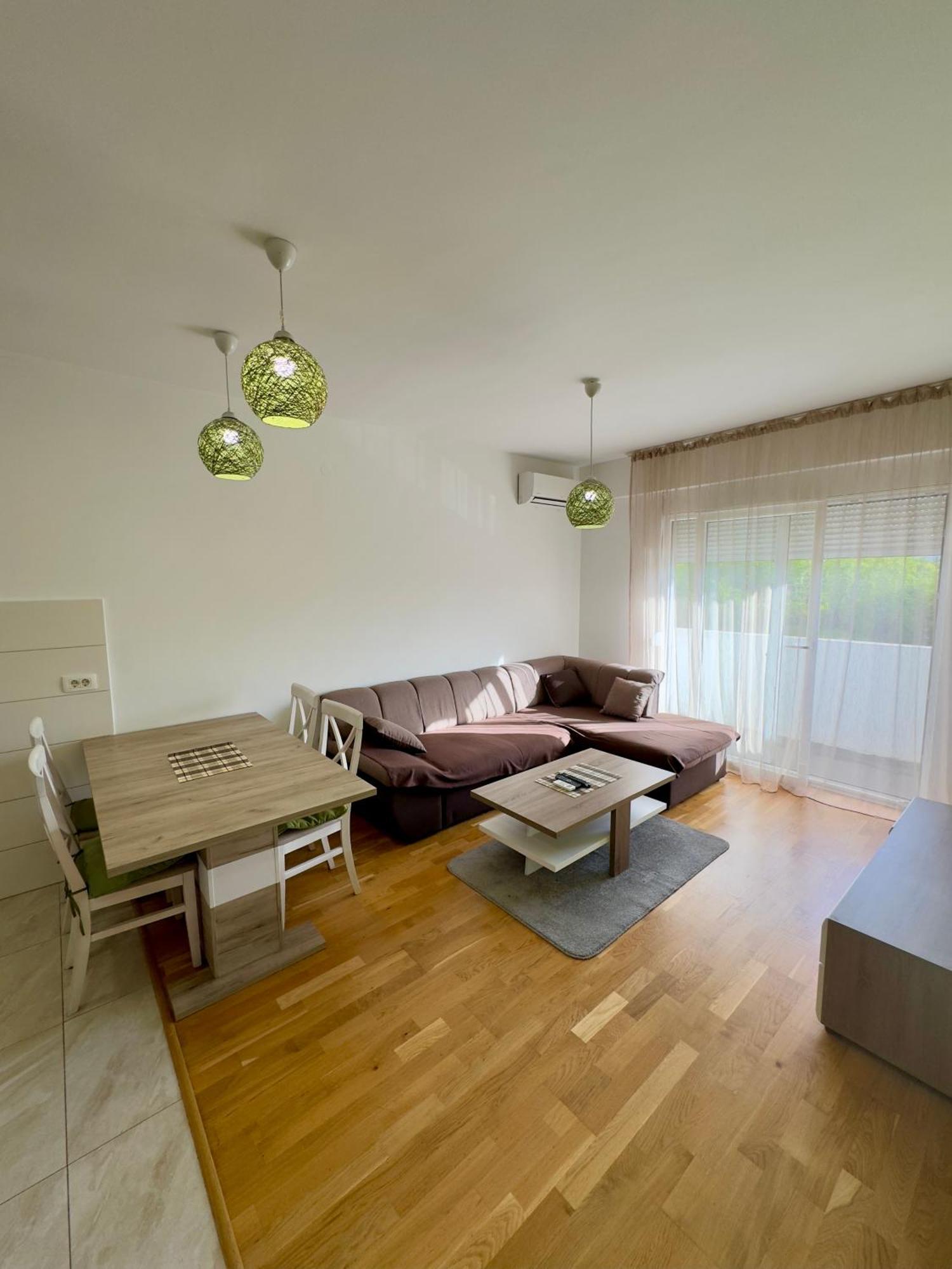 Cozy 1 Bedroom With Free Parking Apartment *